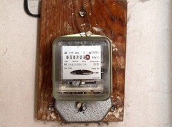 Nie daj się firmom. Płać mniej za prąd