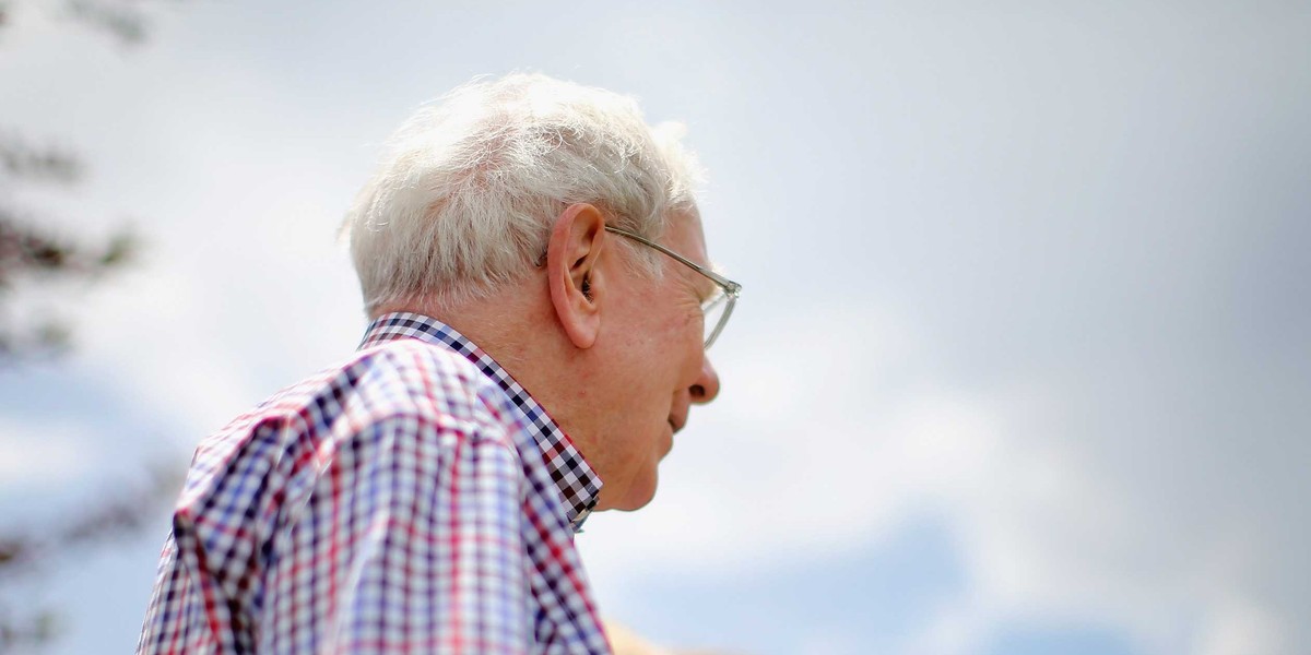 Warren Buffett thinks the 'elite' have wasted $100 billion ignoring his best investment advice