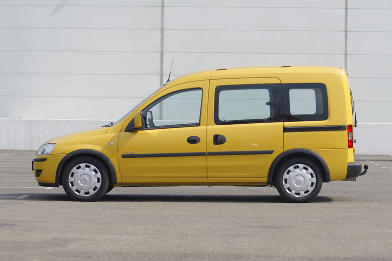 Opel Combo C - cena 15 200 zł