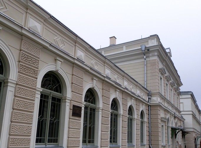 Dworzec Kolejowy w Przemyślu jest jedną z największych i najważniejszych staji kolejowych na Podkarpaciu. Znajsuje się na linii Kraków - Lwów.