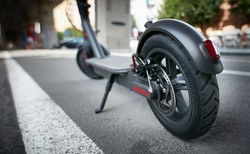 Hulajnogi elektryczne są dla nich prawdziwym utrapieniem. "Porzuca się je nawet na pasach"