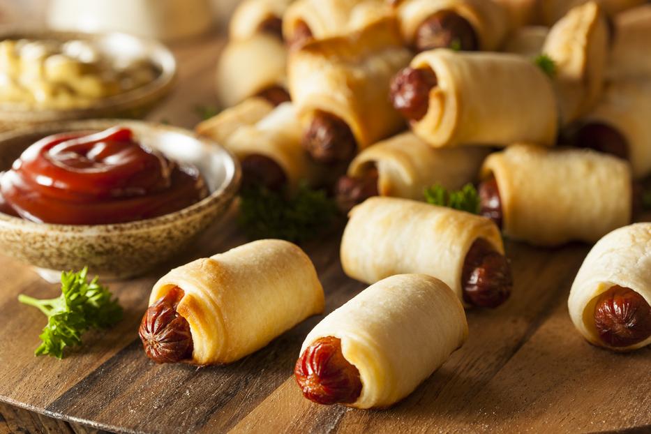 Roppanós, finom vendégváró falatkák: mini hot dog Fotó: Getty Images