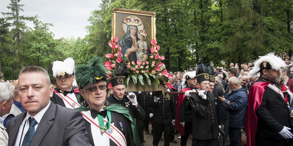 Piekary Śląskie. Pielgrzymka mężczyzn do sankutarium Matki Bożej Piekarskiej 