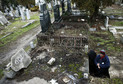 Bezdomny Serb zamieszkał w grobie na opuszczonym cmentarzu