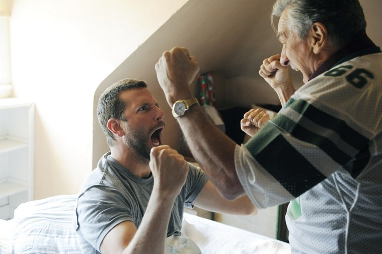 <b>Robert De Niro</b> - Wybitny, wyjątkowo wszechstronny aktor amerykański, także reżyser i producent. Urodził się 17.08.1943 roku w Nowym Jorku.  Jest dwukrotnym laureatem  Oscara, za rolę drugoplanową w „Ojcu chrzestnym II” i rolę główną w „Raging Bull” (wideo: „Szalejący byk”, TVP: „Wściekły byk