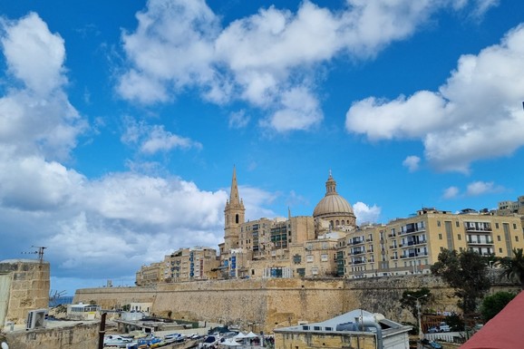 Posetili smo državu koja ima najjeftinije gorivo u Evropi: Evo na čemu se zasniva ekonomija Malte, ali i koliko zaista košta život u ovom dragulju Mediterana (FOTO)