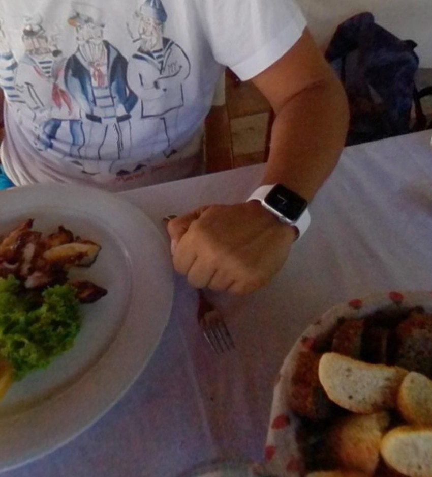 Aleksandar Jandrić sa "Apple" satom u beloj varijanti