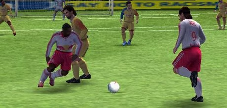Screen z gry "FIFA 08" (wersja na PSP)