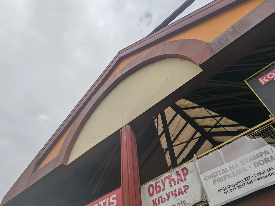 Ogroman požar u tržnom centru na Novom Beogradu