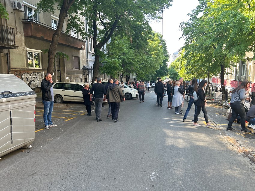 U ulici ispred škole muk i tišina