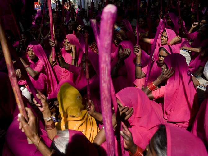 Gulabi banda