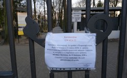 Powązki zamknięte dla Polaków, wyjątek zrobiono dla Kaczyńskiego. Burza w sieci