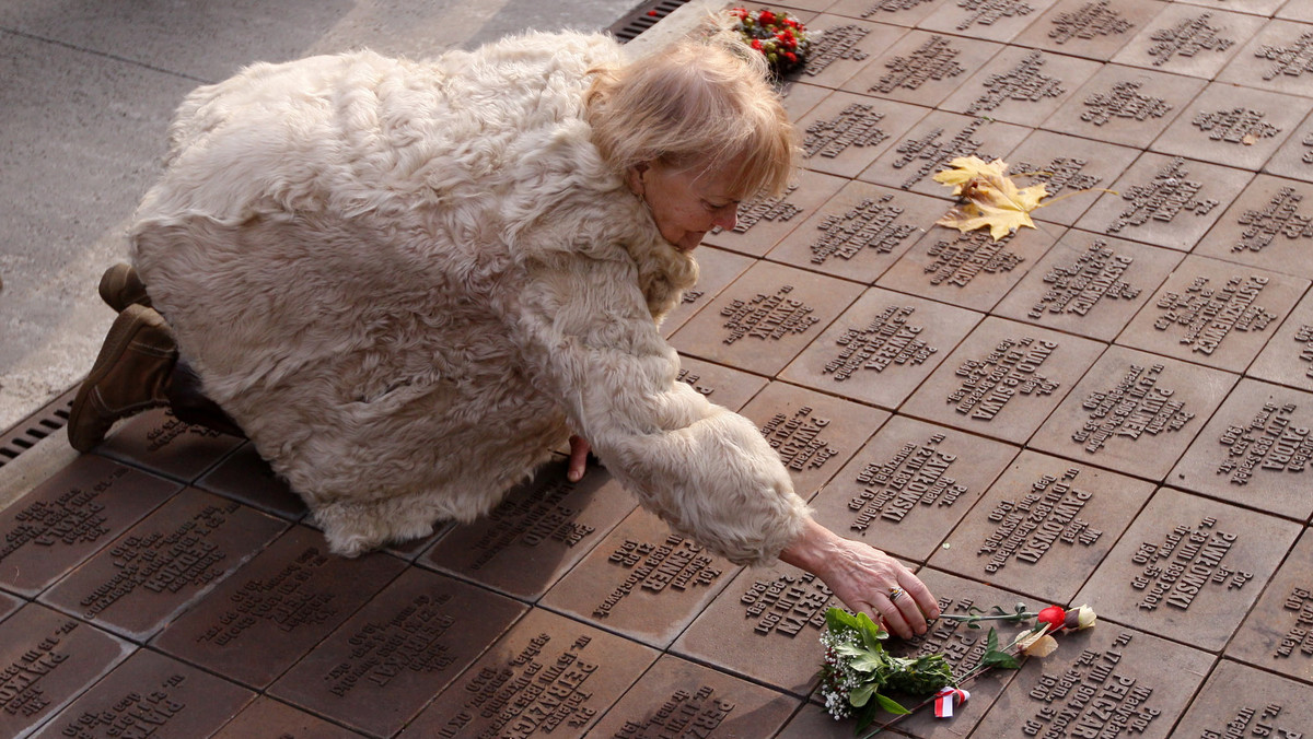 Z udziałem prezydenta Bronisława Komorowskiego na Polskim Cmentarzu Wojennym w Charkowie na Ukrainie odbędą się jutro uroczystości związane z 70. rocznicą zbrodni katyńskiej, upamiętniające polskich oficerów zamordowanych przez NKWD.