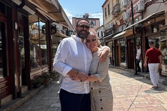 (FOTO) "EVROPO, STIŽEMO" Jelena Dokić sa dečkom krenula na odmor, zaobišla Srbiju i stigla kod suseda