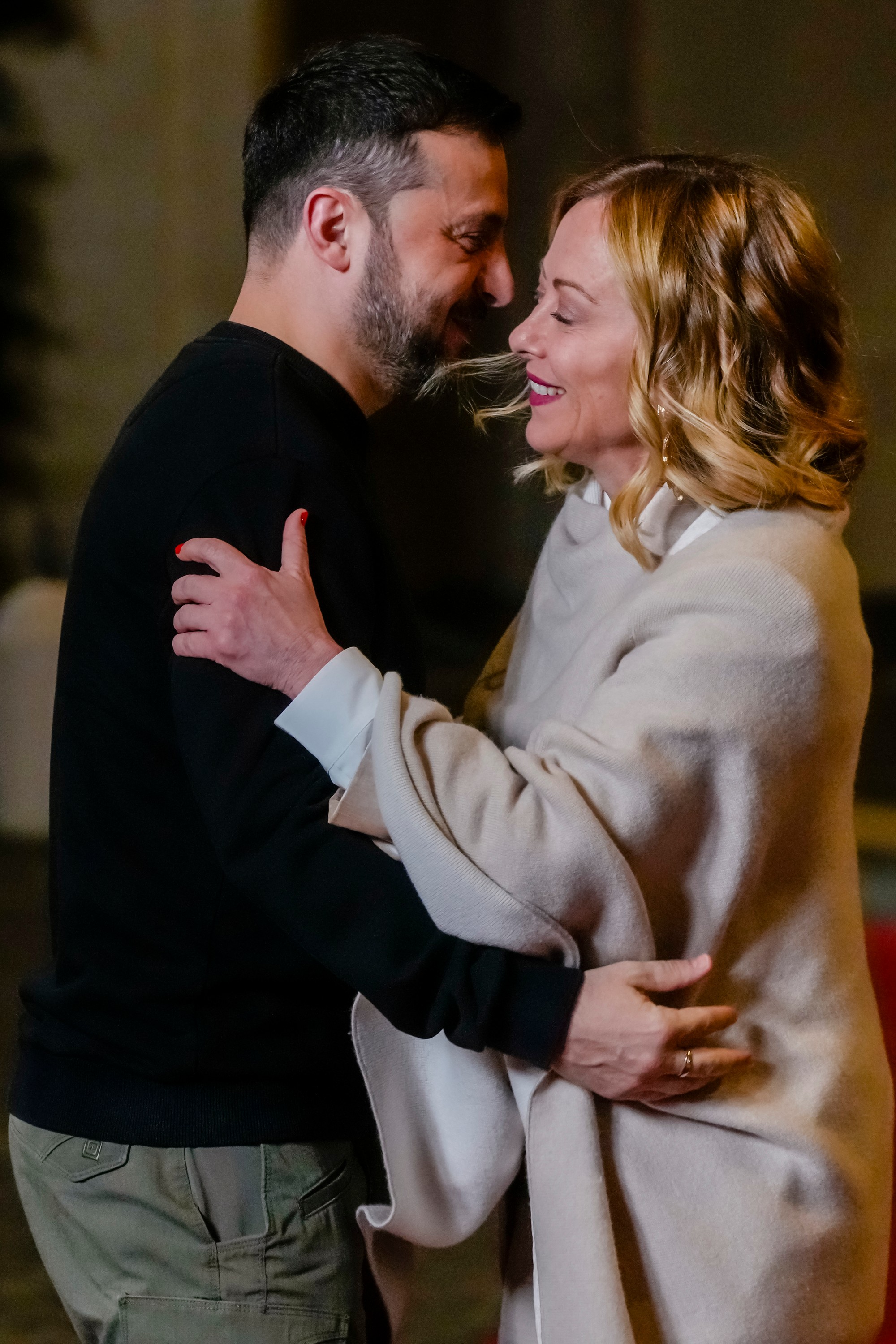 Talianska premiérka Giorgia Meloniová víta ukrajinského prezidenta Volodymyra Zelenského v Ríme.