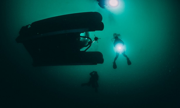Jakie tajemnice skrywa Great Blue Hole? Wyprawa w otchłań największej podwodnej jaskini świata na żywo w Discovery Channel