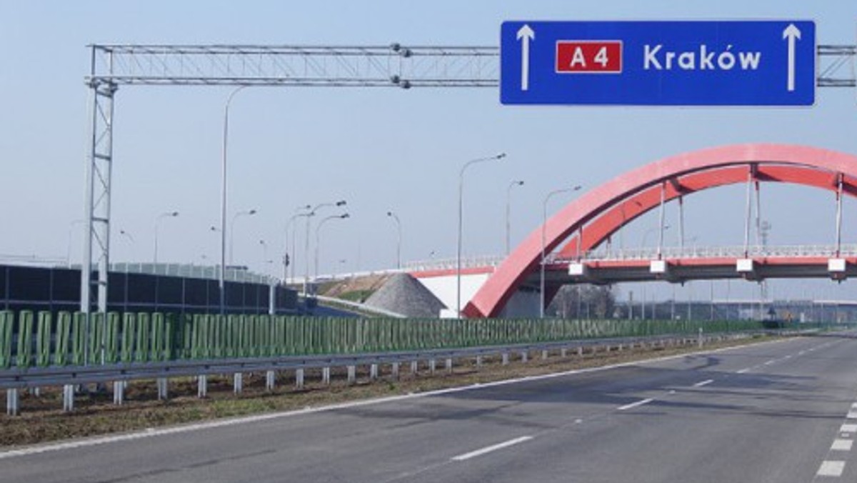 Ok. godz. 19.00 przywrócono ruch na autostradzie A4 w stronę Krakowa na wysokości miejscowości Morawica - poinformował dziś wieczorem dyżurny Punktu Informacji Drogowej krakowskiego oddziału GDDKiA. Utrudnienia były spowodowane wypadkiem ciężarówki i trwały kilka godzin.