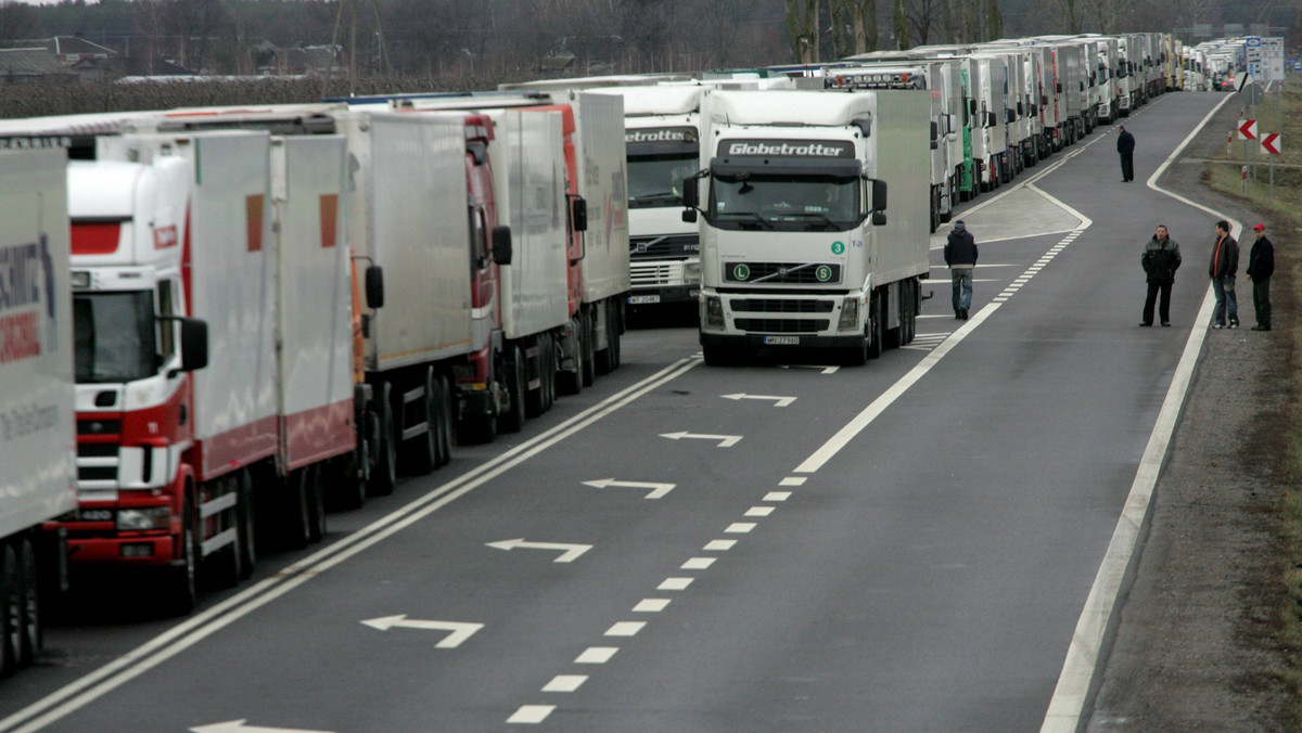 Wzmożone siły policyjne skierowano we wtorek, 14 maja na przejście graniczne w Terespolu. Chodziło o zabezpieczenie przejścia przed ewentualną blokadą przez kierowców sprzeciwiających się nowym przepisom celnym.