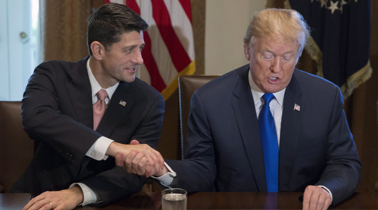 Paul Ryan és Donald Trump /Fotó: MTI/EPA/Michael Reynolds