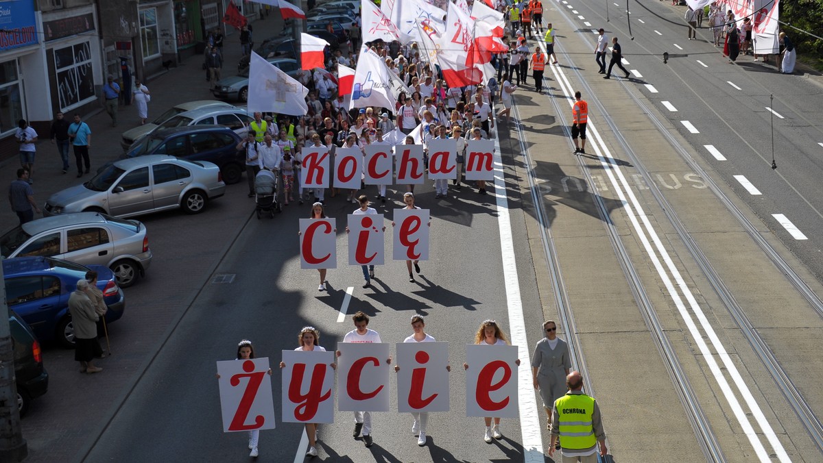 Pod hasłem "Czas na rodzinę" przeszedł dziś ulicami Warszawy Marsz dla Życia i Rodziny. Jego uczestnicy manifestowali przywiązanie do wartości rodzinnych i szacunek dla życia ludzkiego od poczęcia do naturalnej śmierci.