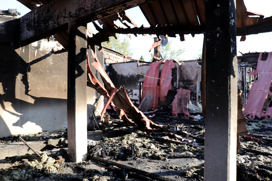 Najpre se upalio jedan automobil, a onda se vatrena stihija proširila na ostala vozila