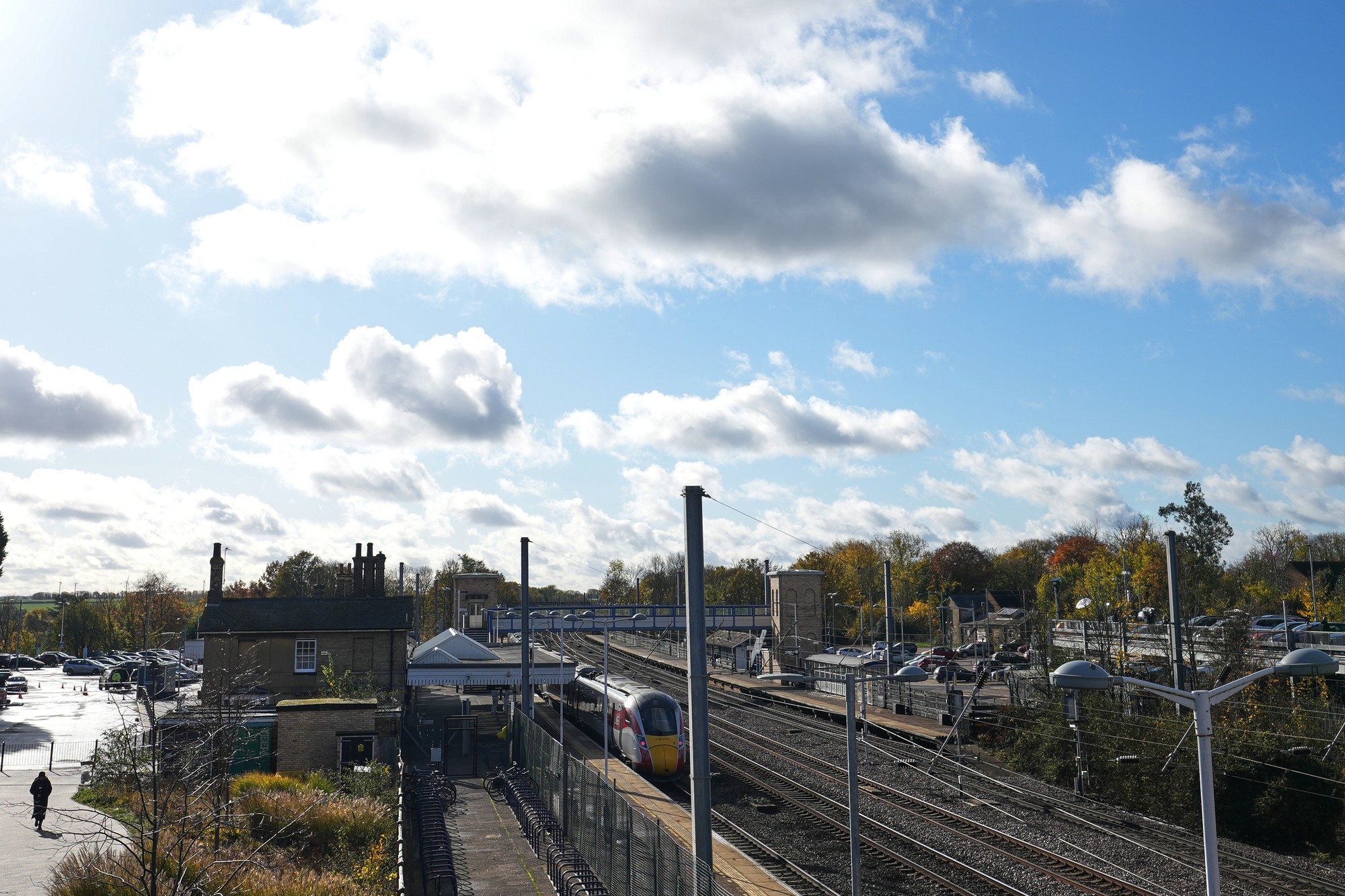 Šokujúci útok vo vlaku pri anglickom Huntingdone.