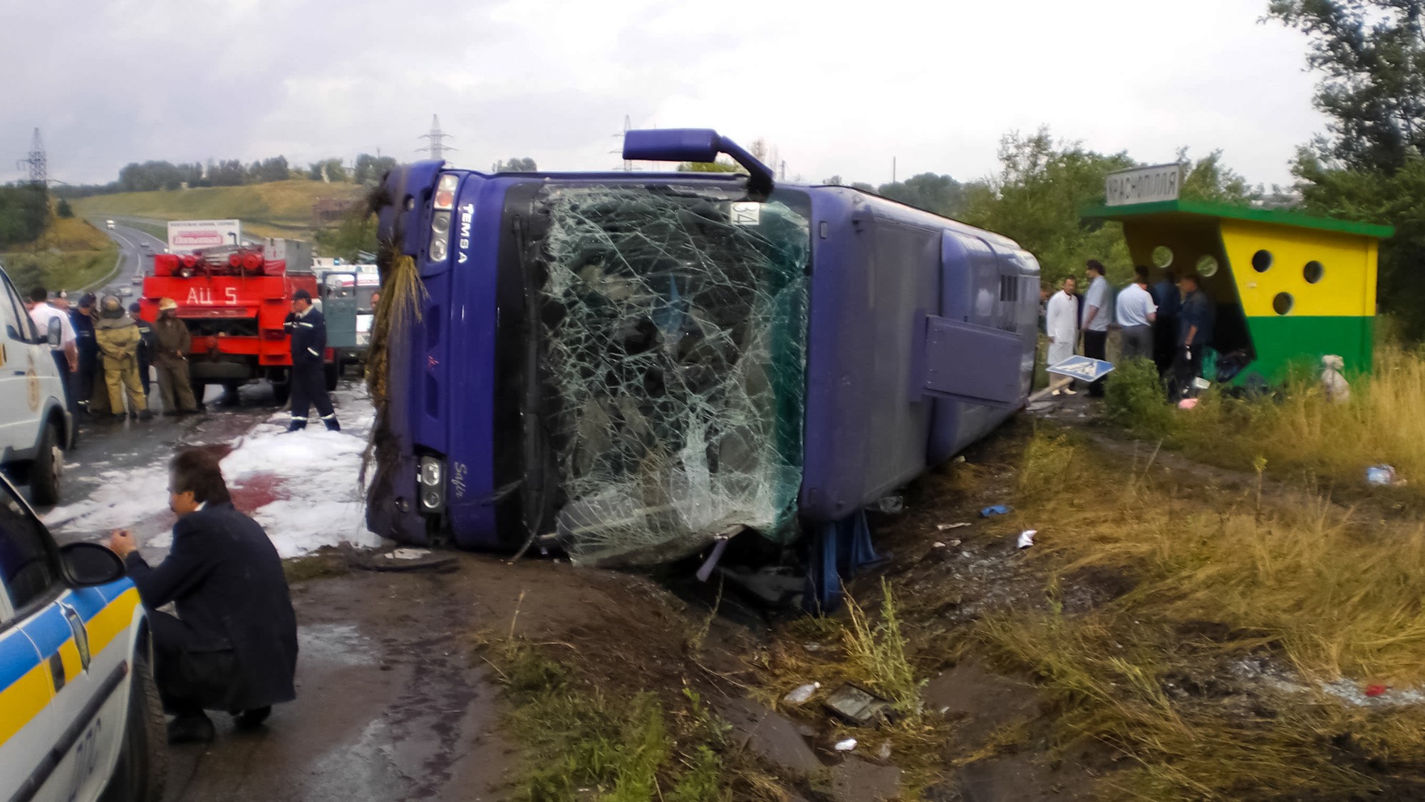 Nehoda autobusu si vyžiadala desiatky zranených.