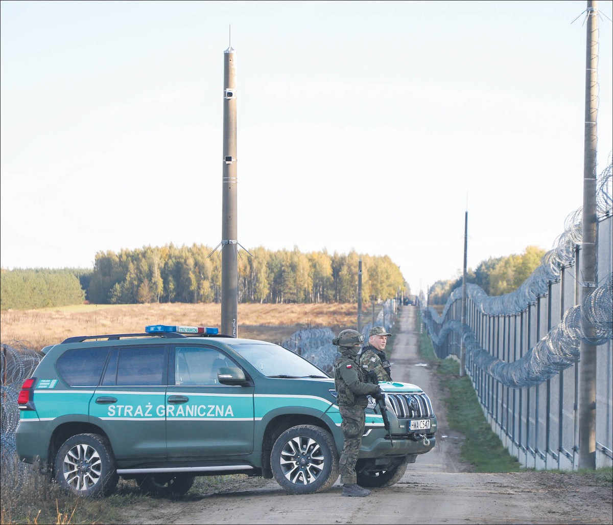 Patrol Straży Granicznej w Niemirowie na granicy z Białorusią