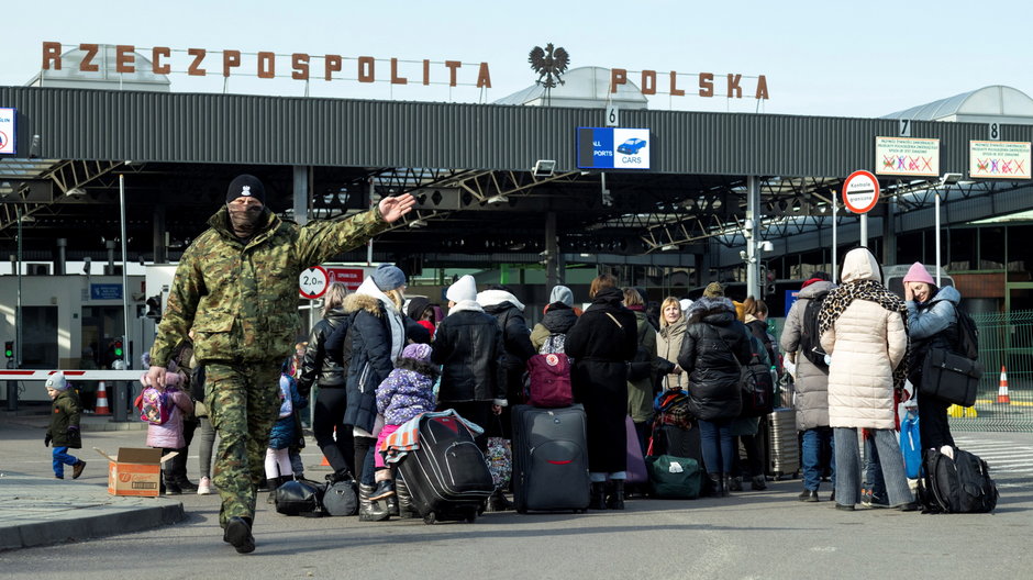 Uchodźcy z Ukrainy na przejściu granicznym w Medyce, 26 lutego 2022 r.