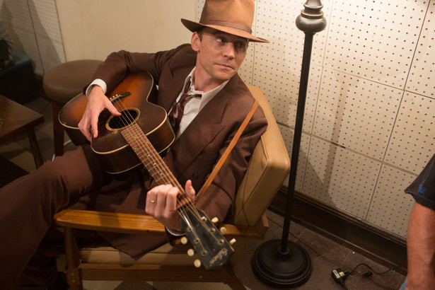 "I Saw the Light": Tom Hiddleston jako Hank Williams. Zobacz ZWIASTUN!