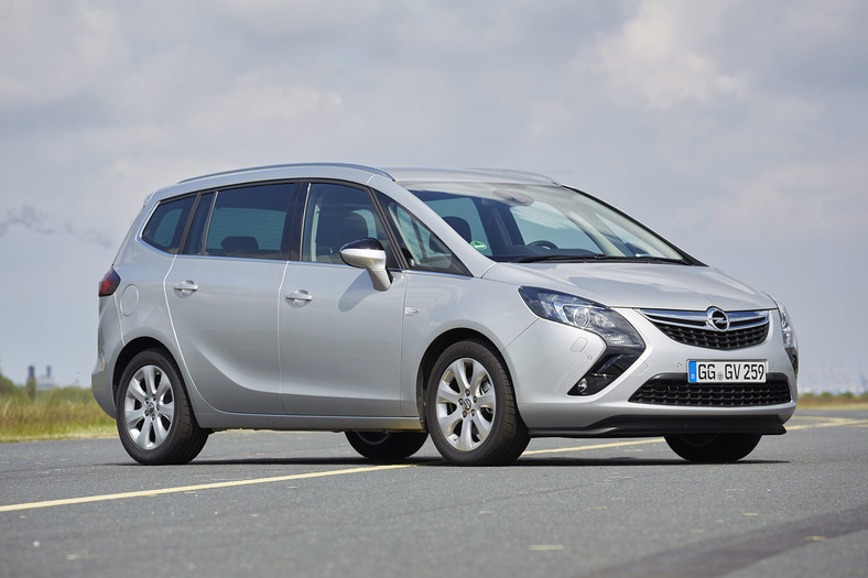 Опель зафира турер 2013. Opel zafira 2022. Опель зафира 2 поколение. Opel zafira 2021. Опель зафира плюсы минусы.