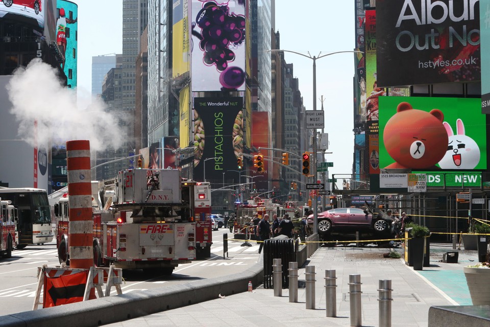 USA PEDESTRIANS STRUCK NYC (Vehicle strikes pedestrians in Times Square)