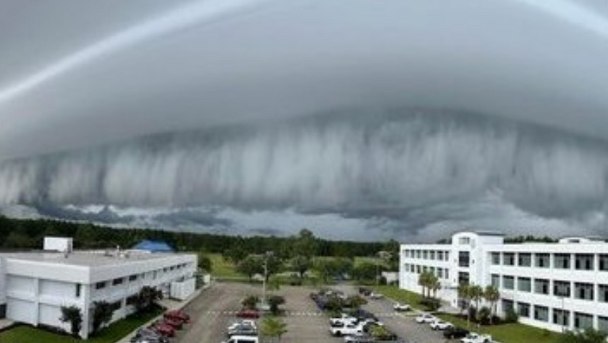 Chmury szelfowe nad Luizjaną. Ich zdjęcia robią w sieci furorę