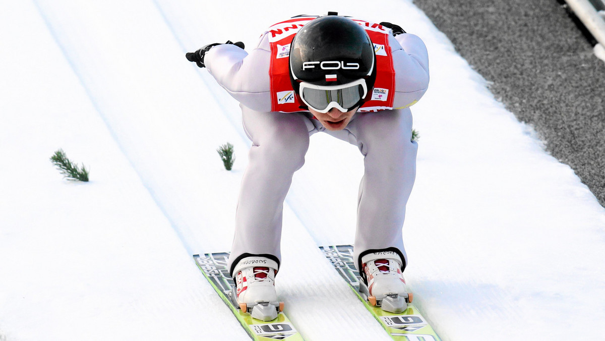 Kamil Stoch został w Wiśle-Malince mistrzem Polski w skokach narciarskich na dużej skoczni. Wtorkowa prasa z nadziejami patrzy na zbliżający się Turniej Czterech Skoczni.