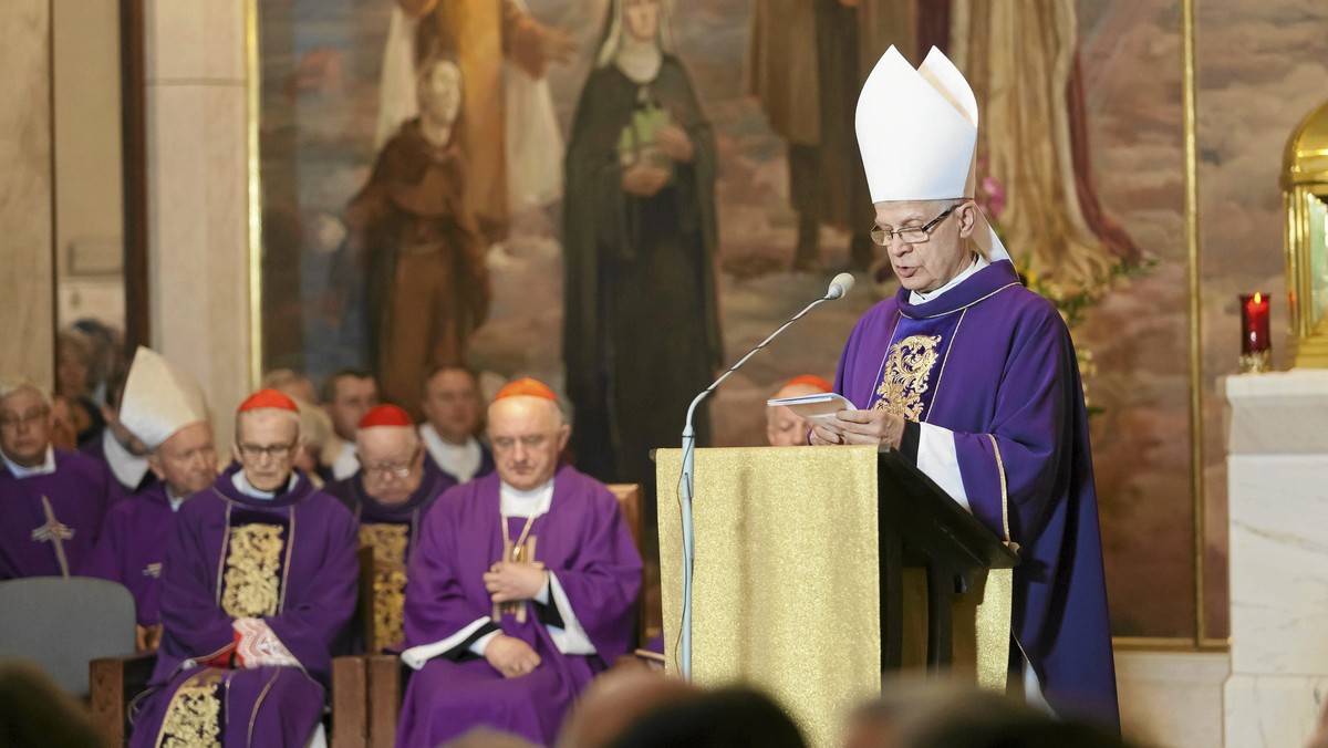 Krakowscy radni jednogłośnie zdecydowali o przyznaniu medalu "Cracoviae Merenti" kardynałowi Franciszkowi Macharskiemu. Z wnioskiem o jego przyznanie wyszła komisja medalu, w skład które wchodzi m.in. prezydent Krakowa.