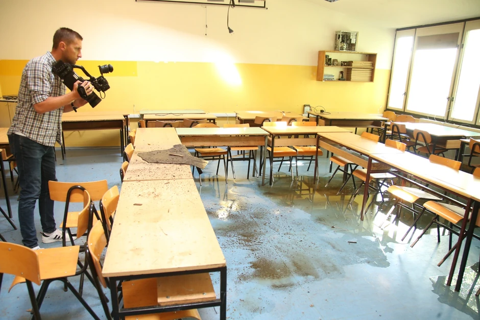 Voda u kabinetima škole u Vrbanji 