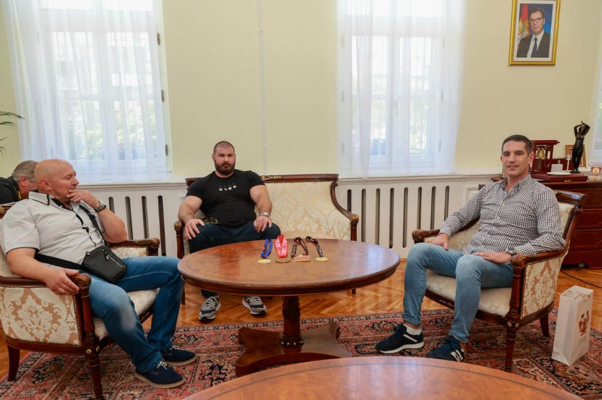 Najjači čovek u Srbiji Vladimir Bulatović na prijemu kod gradonačelnika Kikinde Nikole Lukača