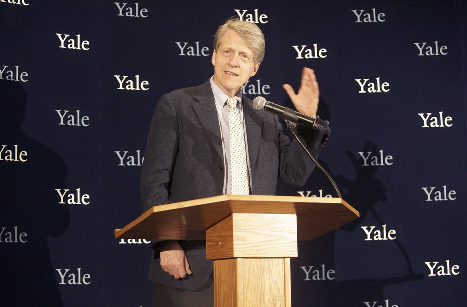 Robert Shiller, one of three American scientists who won the 2013 economics Nobel prize, attends a press conference in New Haven, Connecticut October 14, 2013.