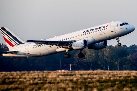 Avion Er Fransa sa putnikom iz Konga PREUSMEREN iz SAD za Kanadu: Putnik iz zemlje u kojoj divlja ebola greškom ušao u letelicu