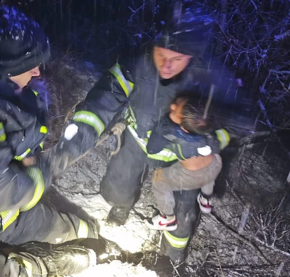 Tročlana porodica sletela kolima u kanjon reke Ibar
