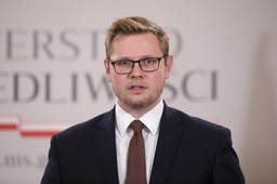 Woś: Prawo UE na pewno nie ma pierwszeństwa przed naszą konstytucją