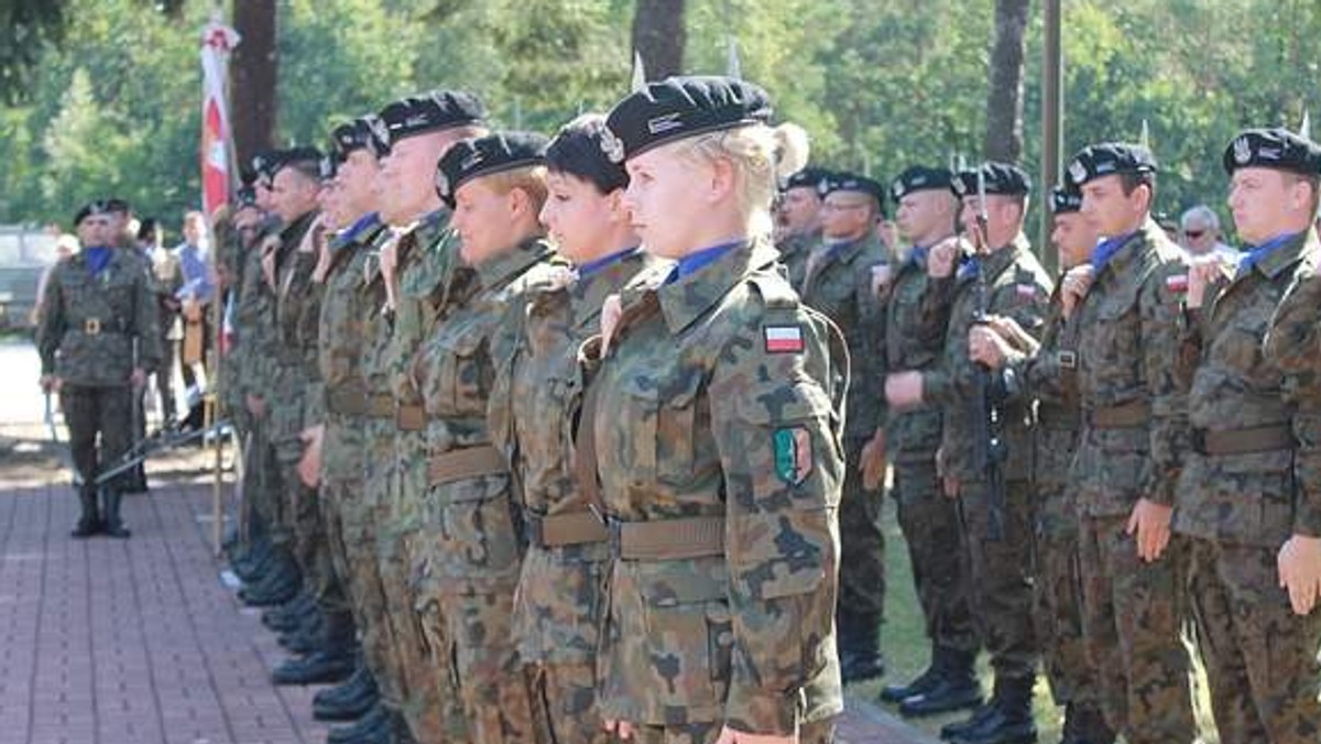 Miasto czeka na 2,5 tys. miejsc pracy, obiecanych przez premiera, w 34. Brygadzie Kawalerii Pancernej, ale na lokalnym rynku pracy na razie nic nie drgnęło.