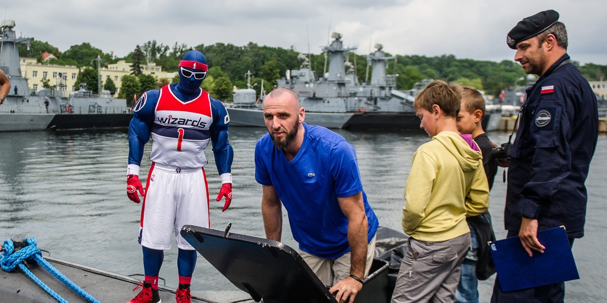 Marcin Gortat odwiedził marynarzy w Gdyni