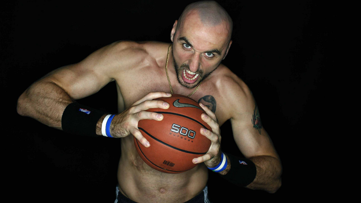 Marcin Gortat jest obecnie jedynym polskim koszykarzem w NBA. Nie liczy się jednak ilość, a jakość, a tę coraz częściej bardzo dobrą demonstruje "Polish Hammer". - W Phoenix miałem już kilka świetnych meczów, ale ciągle nie mam dosyć - mówi w rozmowie z Łukaszem Ceglińskim z "Gazety Wyborczej" Gortat.