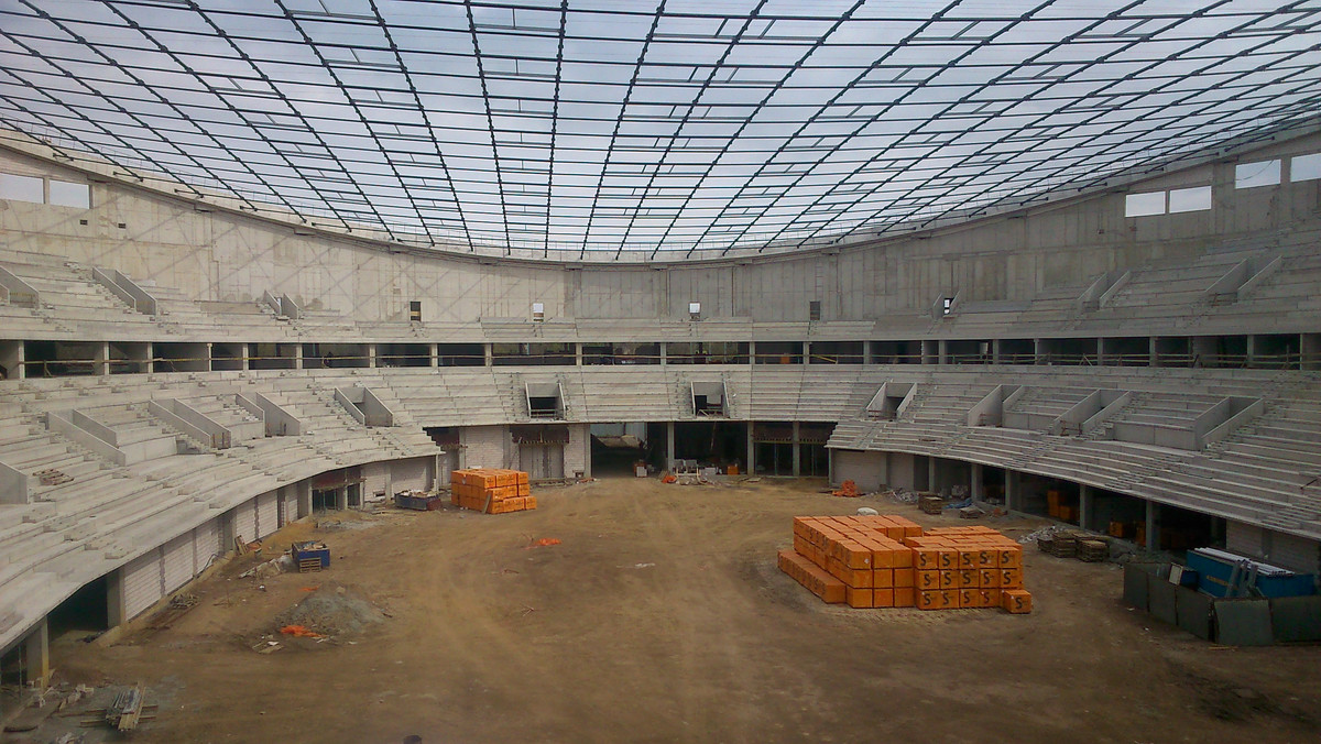 Budowa jednej z najnowocześniejszych hal w Polsce dobiega końca. Po ponad dwóch miesiącach pracy udało się pokryć halę w Gliwicach dachem. W przyszłości pod sufitem obiektu zostanie podwieszane 80 ton sprzętu, który będzie wykorzystywany podczas koncertów i wydarzeń sportowym.