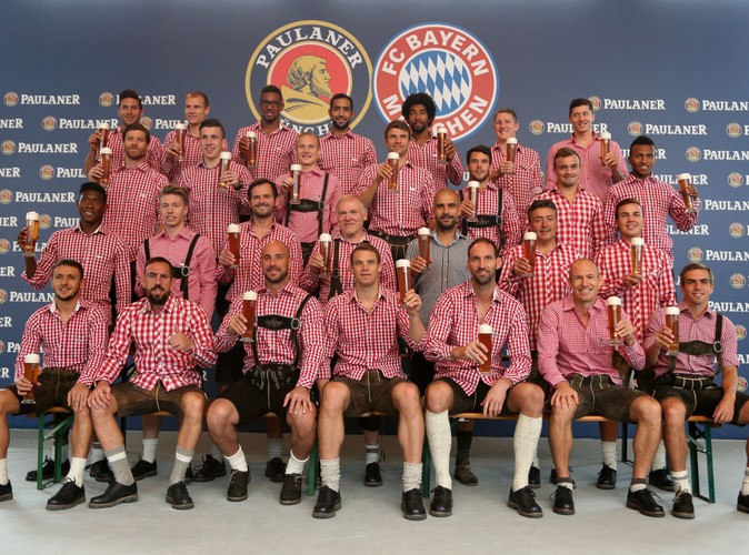 Robert Lewandowski przyłapany na piwie z kolegami z Bayernu