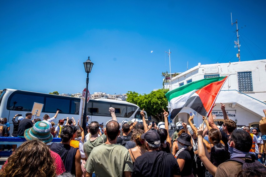 Protesti  zbog dolaska izraelskog kruzera na Krit