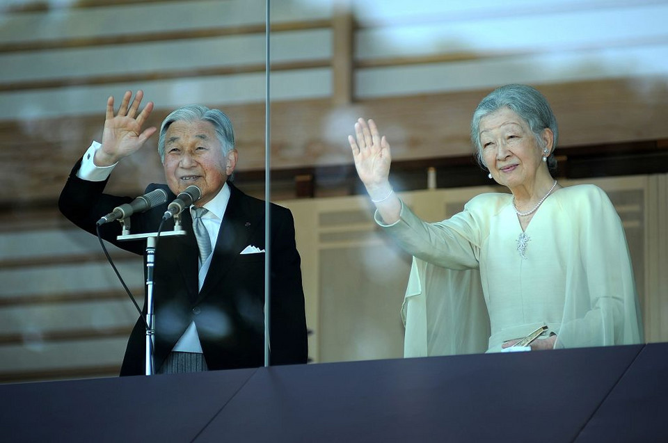 Akihito, cesarz Japonii (na zdjęciu z żoną, Michiko)