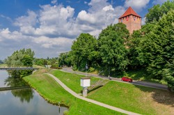 Rzeka Soła wypłukała ze skarpy ludzkie kości