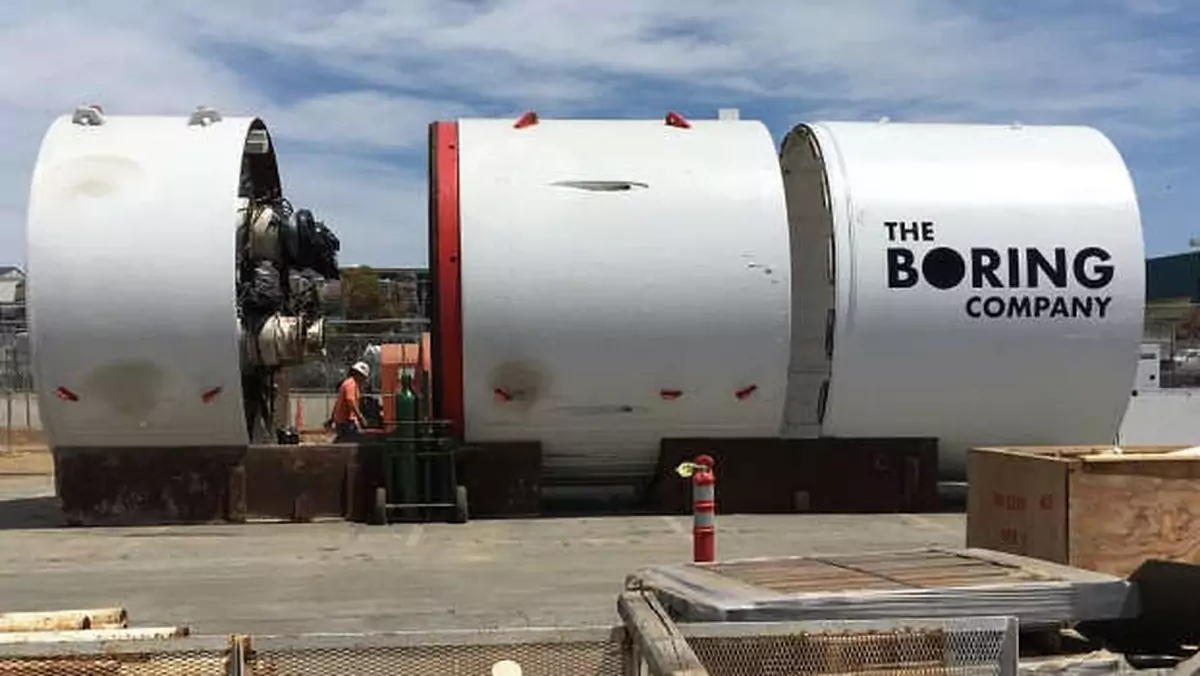 Pierwszy tunel The Boring Company Elona Muska powstaje obok budynku SpaceX